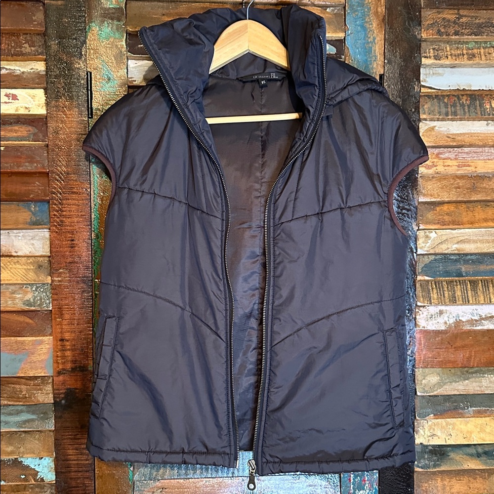 Puffer Vest size small Rare find thick brown